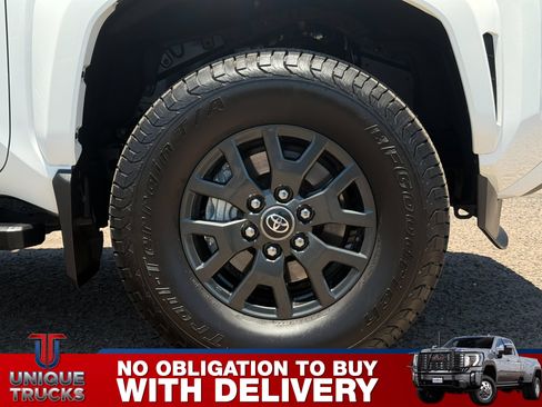 Used 2025 Toyota 4Runner SR5 AWD/4WD image 5