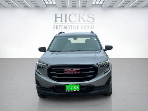 Used 2020 GMC Terrain SLE w/ Driver Convenience Package image 2