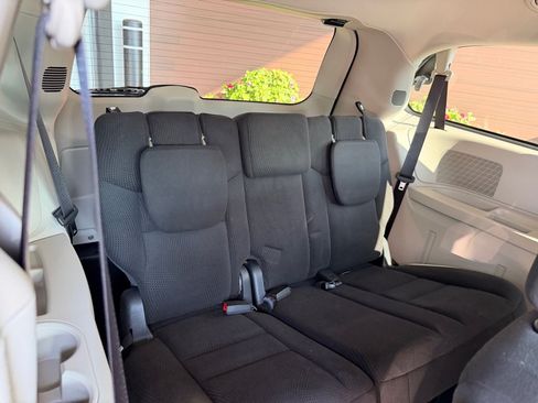 Used 2017 Dodge Grand Caravan SE FWD image 16