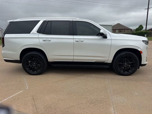 Used 2022 Cadillac Escalade Premium Luxury AWD/4WD image 4