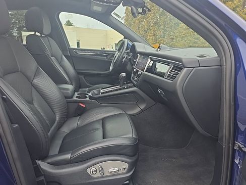 Used 2022 Porsche Macan image 10