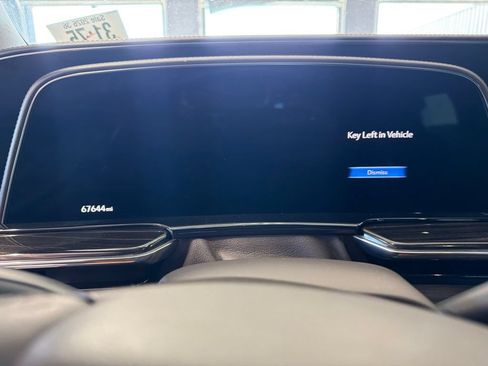 Used 2021 Cadillac Escalade Premium Luxury AWD/4WD image 7