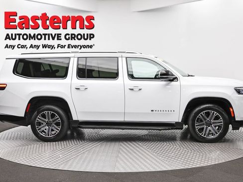 Used 2024 Jeep Wagoneer L Series II w/ Flexible Seating Group RWD image 4