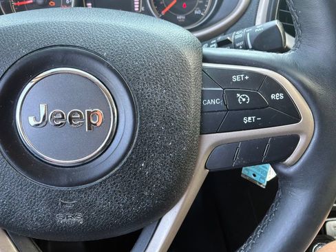 Used 2015 Jeep Cherokee Latitude w/ Cold Weather Group AWD/4WD image 22