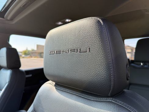 Used 2021 GMC Sierra 1500 Denali w/ Denali Ultimate Package AWD/4WD image 23