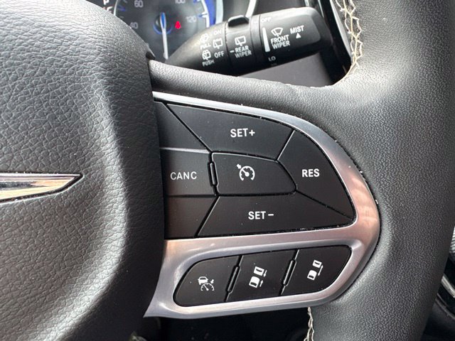 Used 2025 Chrysler Pacifica Select FWD image 19