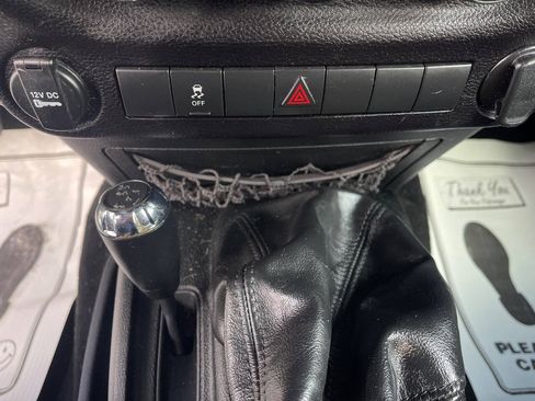 Used 2018 Jeep Wrangler Unlimited Sport w/ Connectivity Group AWD/4WD image 16