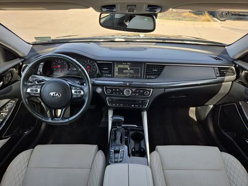 Used 2018 Kia Cadenza Limited FWD image 14