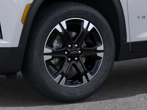 New 2027 Chevrolet Traverse LT w/ Sun and Wheel Package FWD image 9
