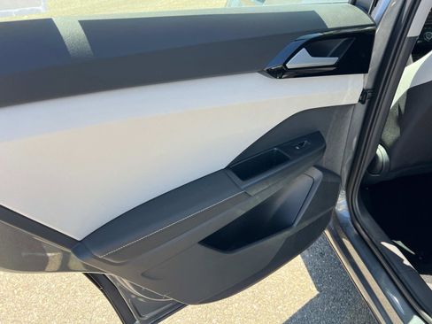 New 2025 Volkswagen Taos S image 17