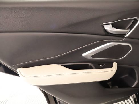 Used 2025 Acura RDX SH-AWD image 17