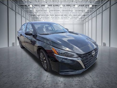 Used 2024 Nissan Altima 2.5 SV FWD image 2