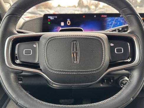 Certified 2025 Lincoln Navigator L Reserve image 22