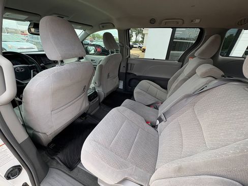 Used 2018 Toyota Sienna LE FWD image 22
