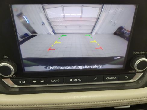 Used 2025 Nissan Rogue SV image 15