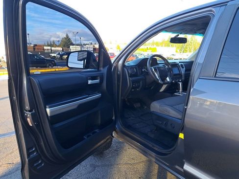 Used 2017 Toyota Tundra SR5 image 10