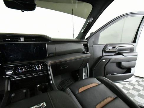 Used 2025 GMC Sierra 2500 AT4 w/ AT4 Premium Plus Package image 21