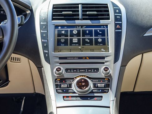 Used 2017 Lincoln MKZ Premiere image 9