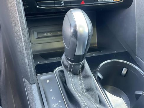 Used 2023 Volkswagen Atlas SE w/ Panoramic Sunroof Package FWD image 16