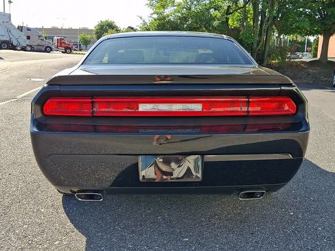 Used 2010 Dodge Challenger R/T RWD image 5