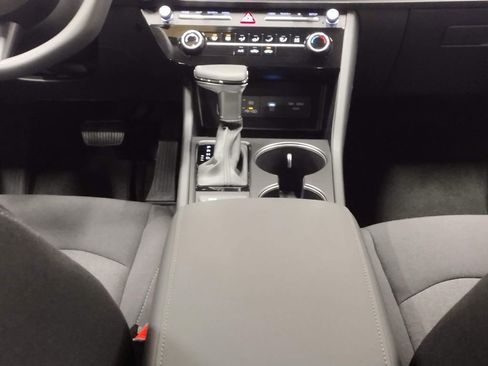 Used 2025 Hyundai Sonata SE FWD image 30