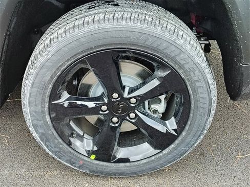 New 2025 Jeep Grand Cherokee L Altitude image 5