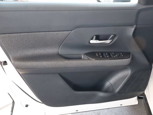 Used 2025 Nissan Kicks SV FWD image 18