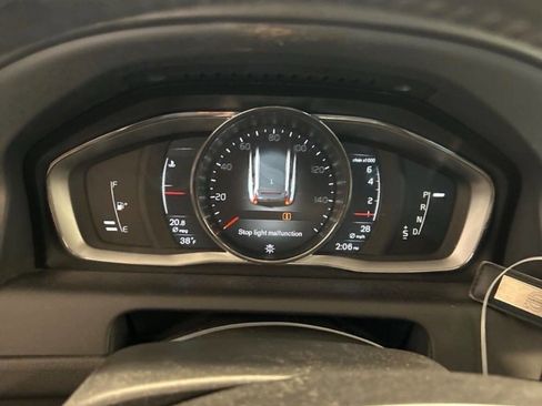 Used 2017 Volvo XC60 T6 Dynamic w/ Preferred Option Package image 9
