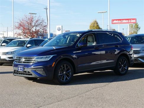 Certified 2022 Volkswagen Tiguan SE image 3