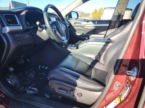 Used 2019 Toyota Highlander XLE image 34