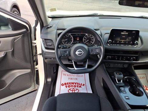Used 2024 Nissan Rogue S FWD image 12