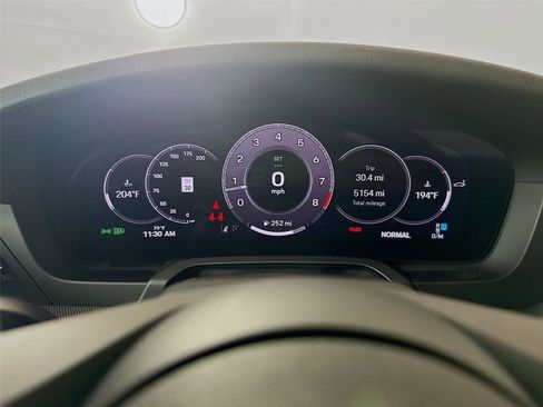 Used 2025 Porsche 911 Carrera image 3