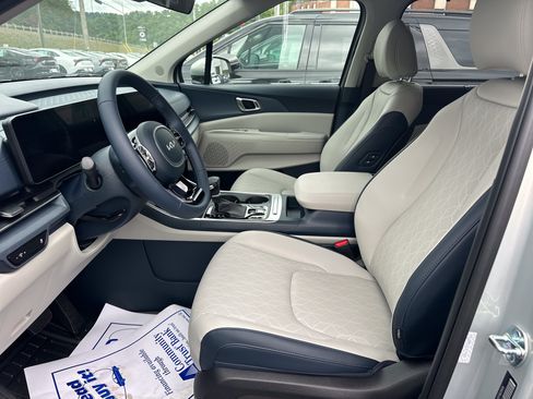 New 2026 Kia Carnival EX FWD image 7