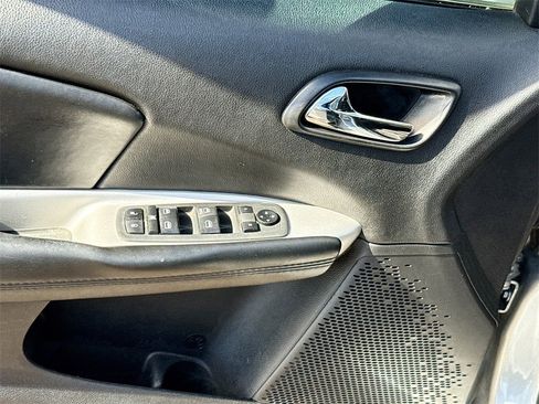 Used 2020 Dodge Journey SE w/ SE Popular Equipment Group image 19