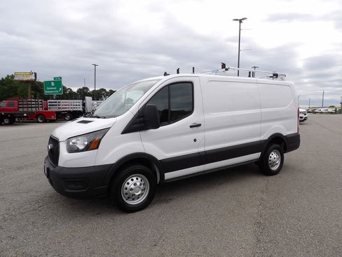Used 2023 Ford Transit 250 Low Roof RWD image 3