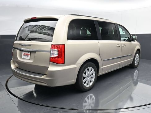 Used 2014 Chrysler Town & Country Touring FWD image 6