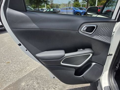 Certified 2025 Kia Soul LX w/ LX Technology Package FWD image 12
