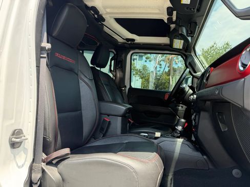 Used 2018 Jeep Wrangler Unlimited Rubicon AWD/4WD image 15