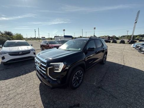 Used 2025 GMC Terrain Elevation w/ Elevation Premium Package AWD/4WD image 2
