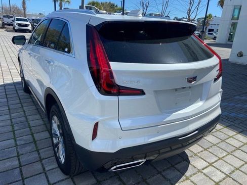 Certified 2025 Cadillac XT4 Premium Luxury image 11