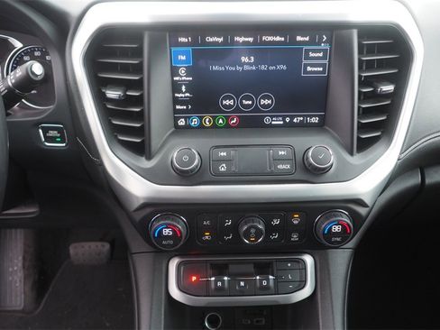 Used 2023 GMC Acadia SLT image 13