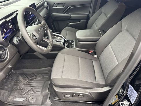 Used 2024 Chevrolet Colorado Trail Boss w/ Technology Package AWD/4WD image 9