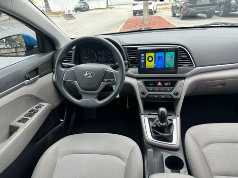 Used 2017 Hyundai Elantra SE image 18