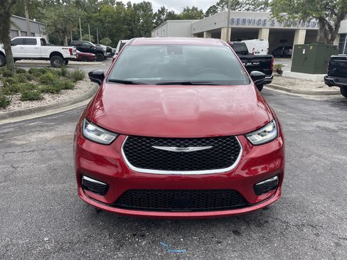 New 2026 Chrysler Pacifica Select image 2