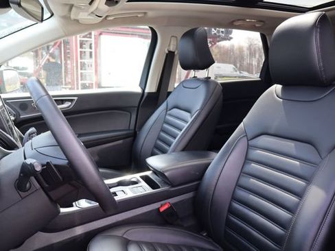 Used 2024 Ford Edge SEL w/ Convenience Package image 7