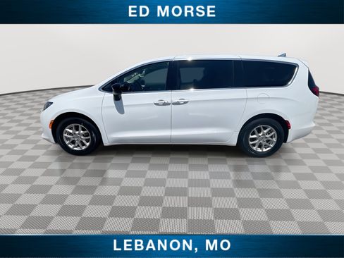 Used 2024 Chrysler Voyager LX FWD image 5