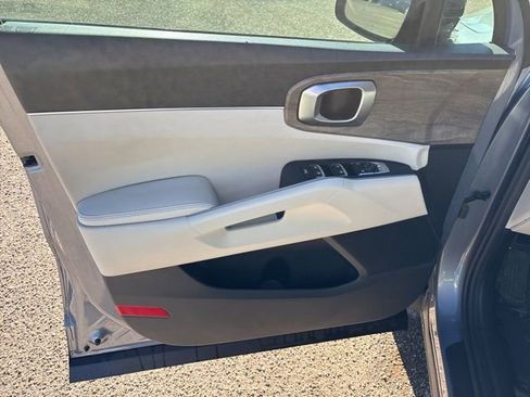 Used 2023 Kia Sorento S w/ Panoramic Sunroof Package image 14