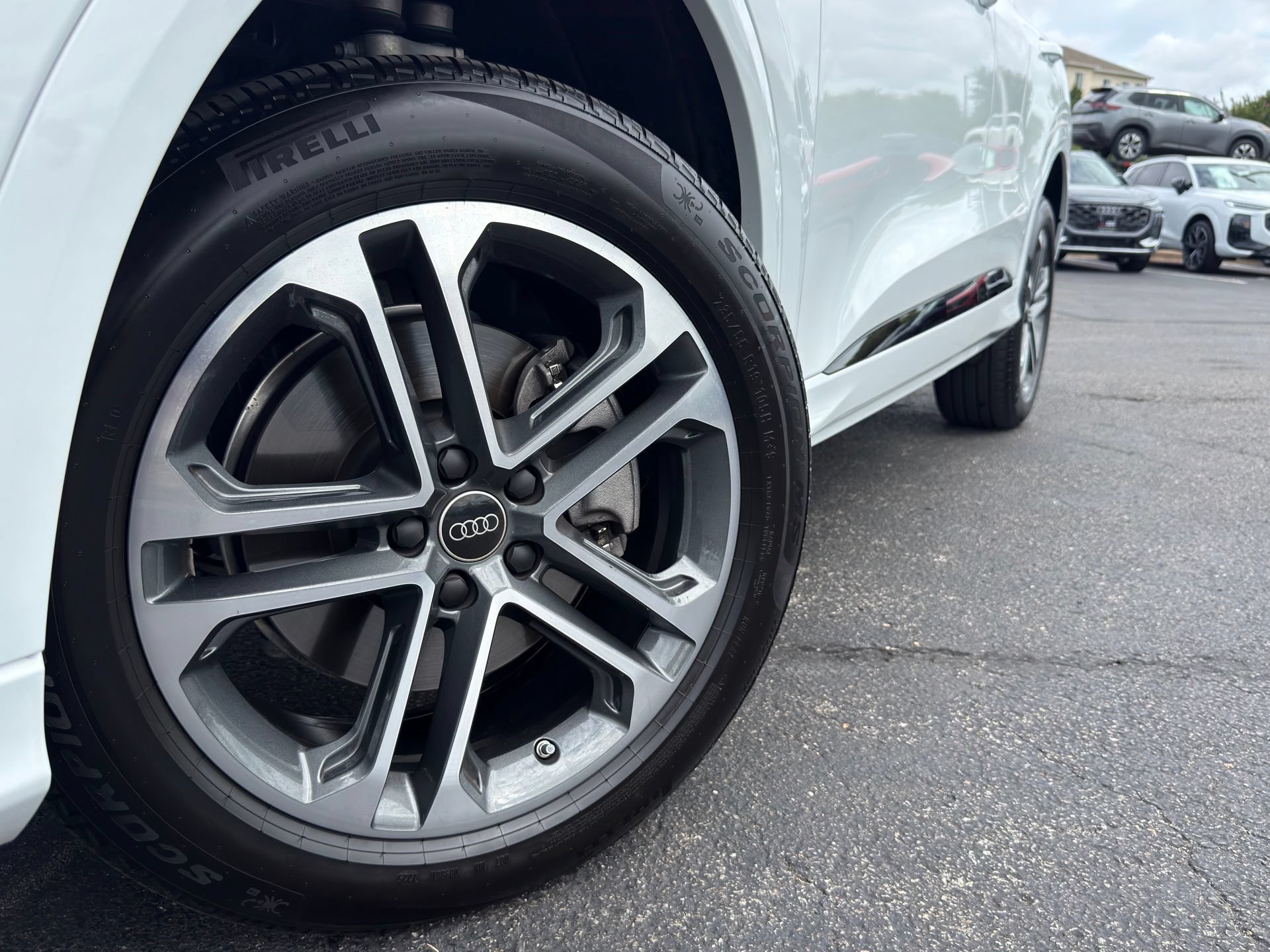 Certified 2025 Audi Q5 Premium AWD/4WD image 4
