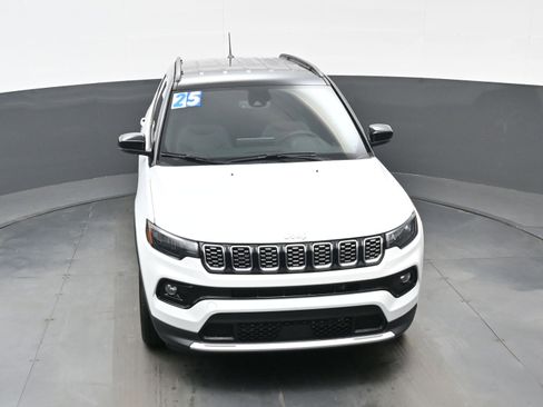 Used 2025 Jeep Compass Limited image 40