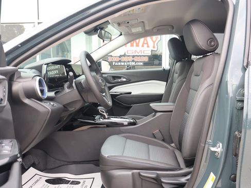 New 2026 Chevrolet Trax LT w/ Midnight Edition FWD image 12